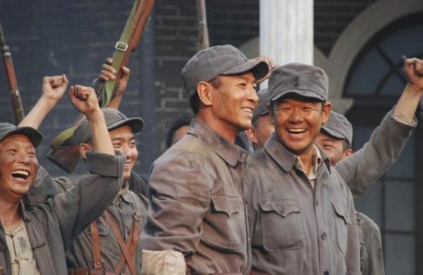 炒股杠杆 剧抛脸演员熬白头！李晓强追忆宋师：谁在戏外撑起中国影视？